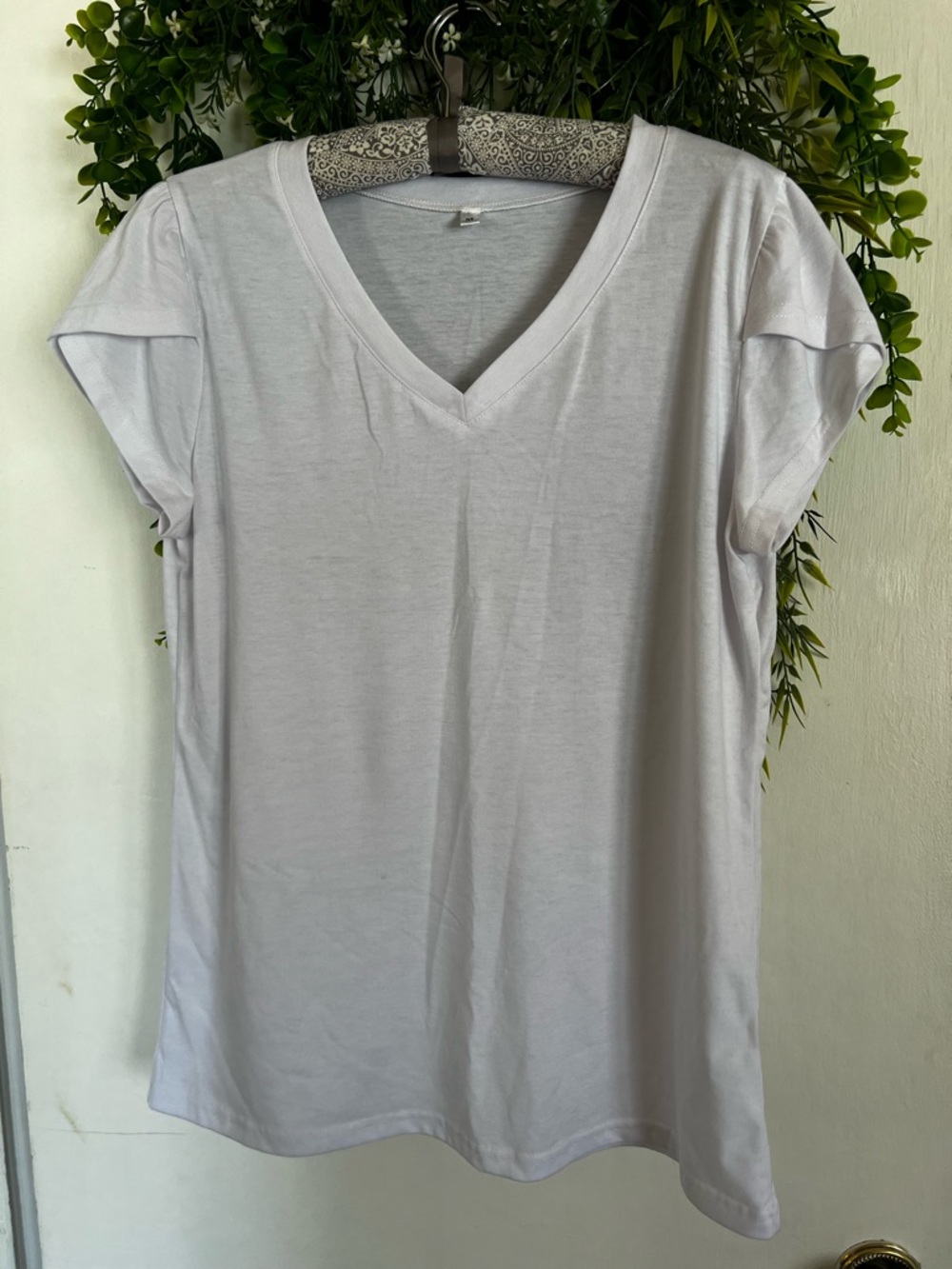 Women’s V-Neck Short Sleeve Top - White